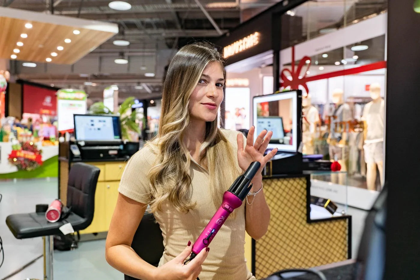 TNS Auto Curler creating a long-lasting salon curl